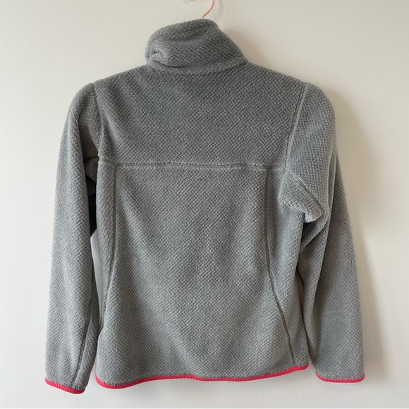Patagonia Re-Tool Snap Pullover Fleece in Light Grey and Coral - Picture 2 of 6